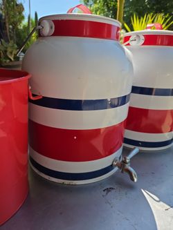 Bucket dispensers with ice bucket