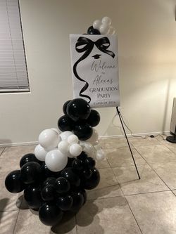 Welcome sign & balloon arch