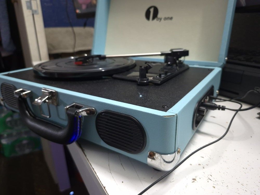 πΆ Vintage Portable Turntable 3 Speeds with Built-in Speakers