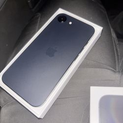 iPhone 16e