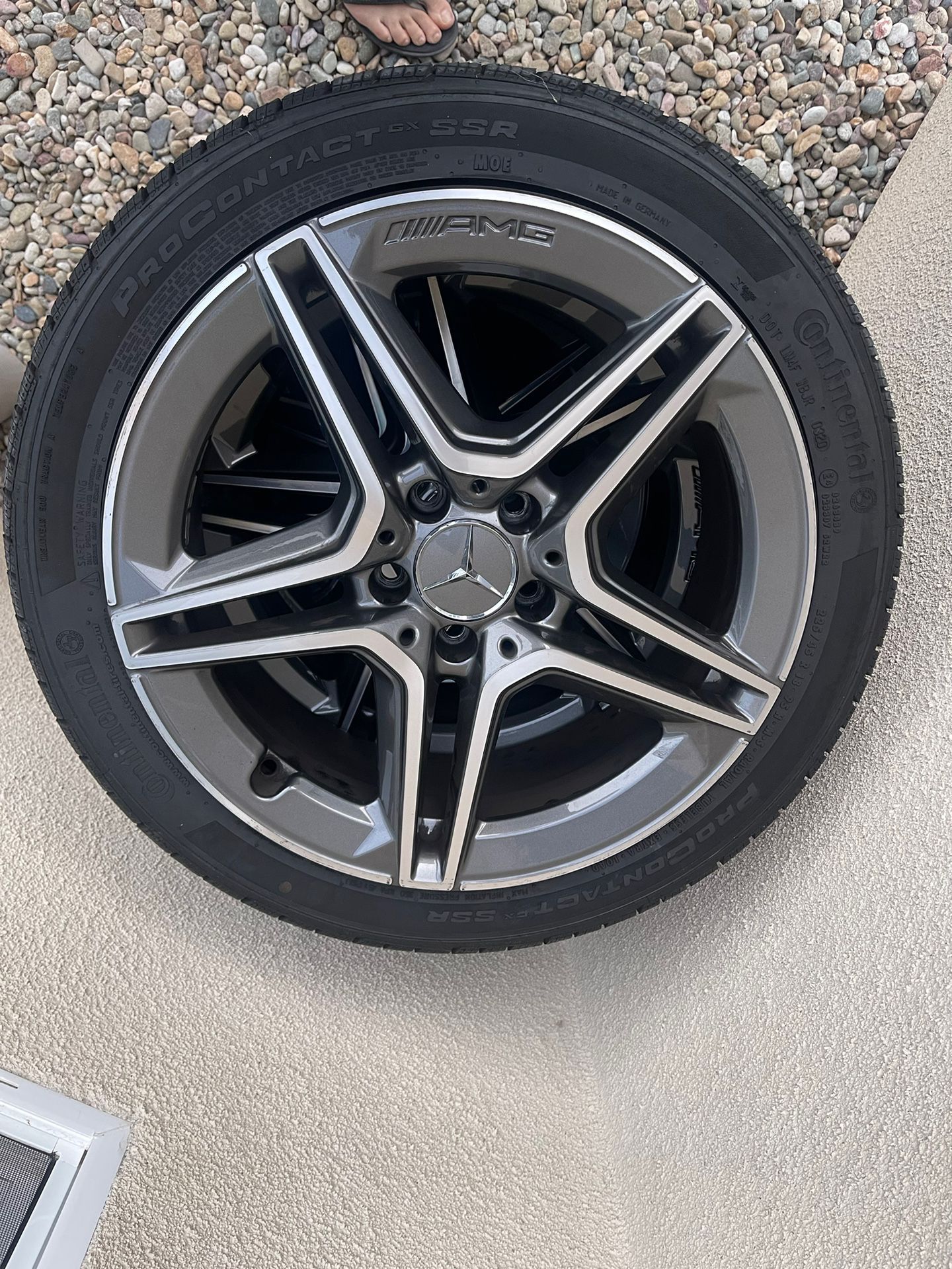 4 Mercedes Benz AMG Wheels with Continental run flat tires. Size 18 OEM