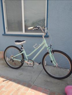 Giant Suede Hybrid/Mountain Bike