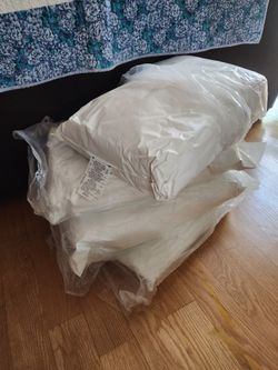 4 Pack New Pillows