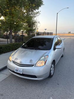 TOYOTA PRIUS / READ DESC