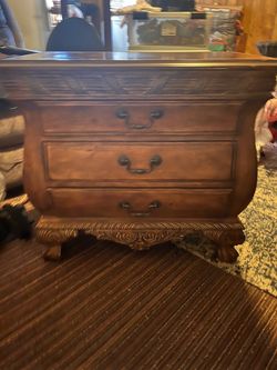 Vintage 3 drawer dresser