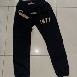 fear of god essentials black sweatpants 