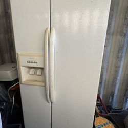 Refrigerator 