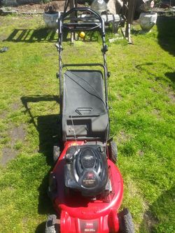 Self propelled lawnmowers