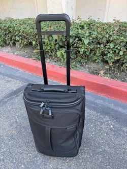 Briggs & Riley Global 2-Wheel Carry-On Luggage – Like New, Lifetime Warranty!