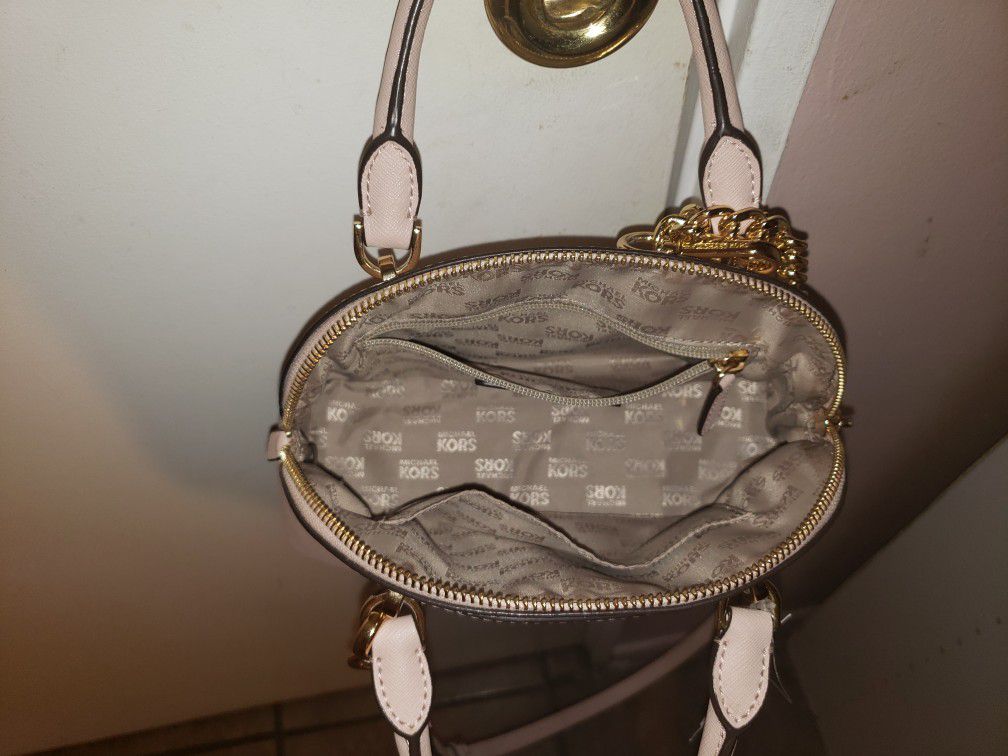 New Michael kors Emmy small satchel. for Sale in North Las Vegas, NV ...
