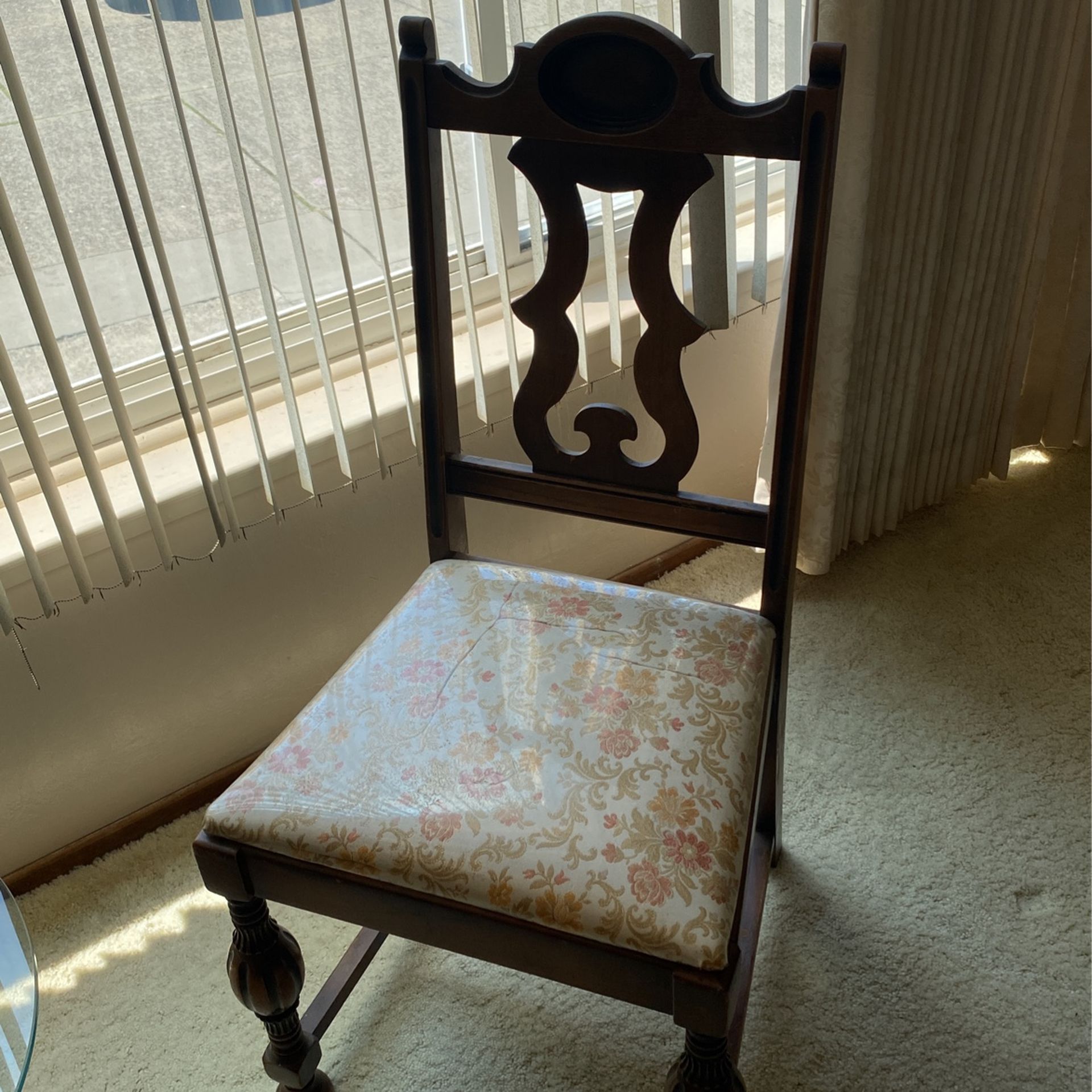 4  Antique Chair Set 