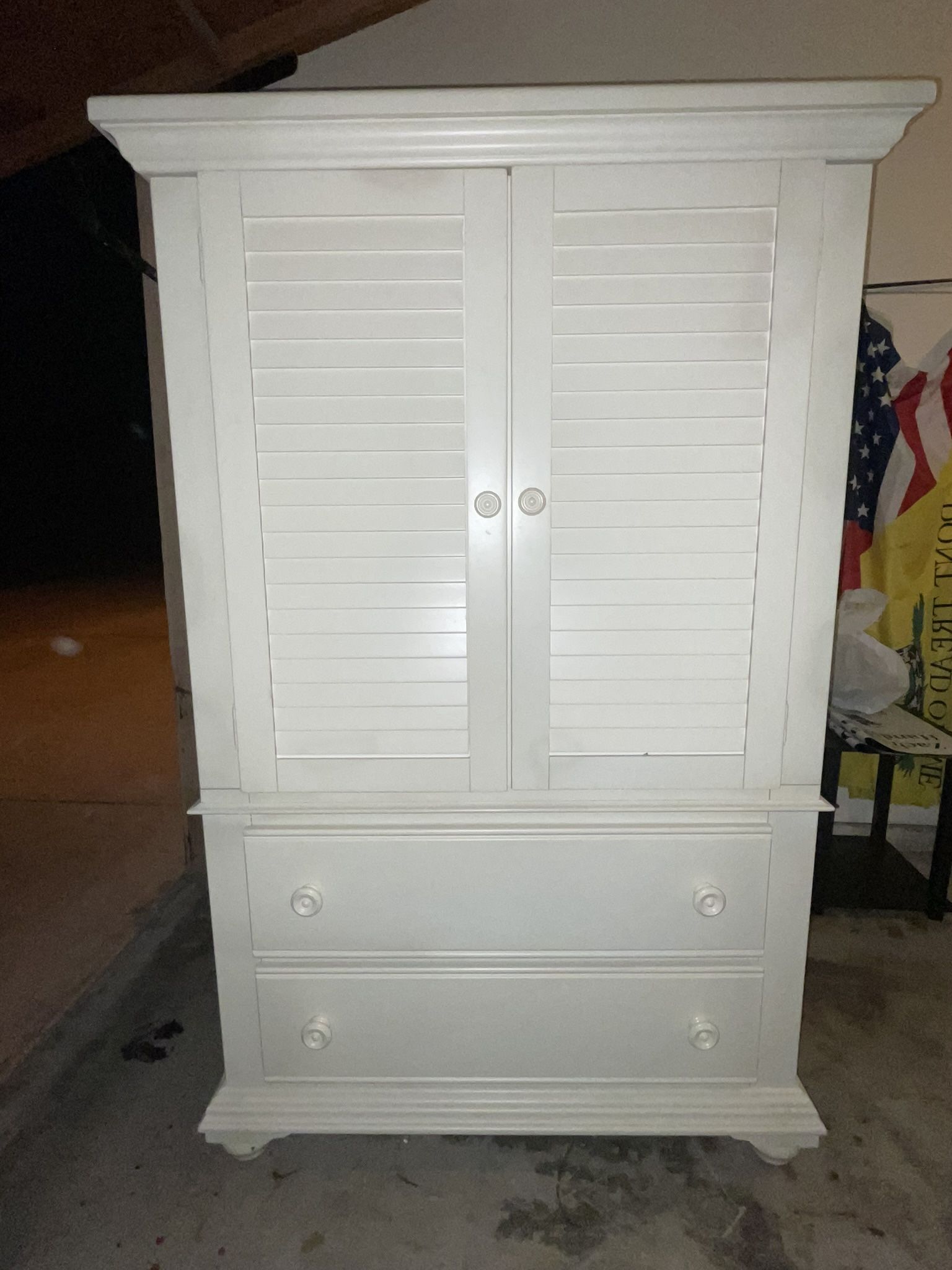 Tv Stand/Dresser Broyhill And Desk