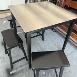 Pub Table, 4 Stools. NICE !! $400 OBO