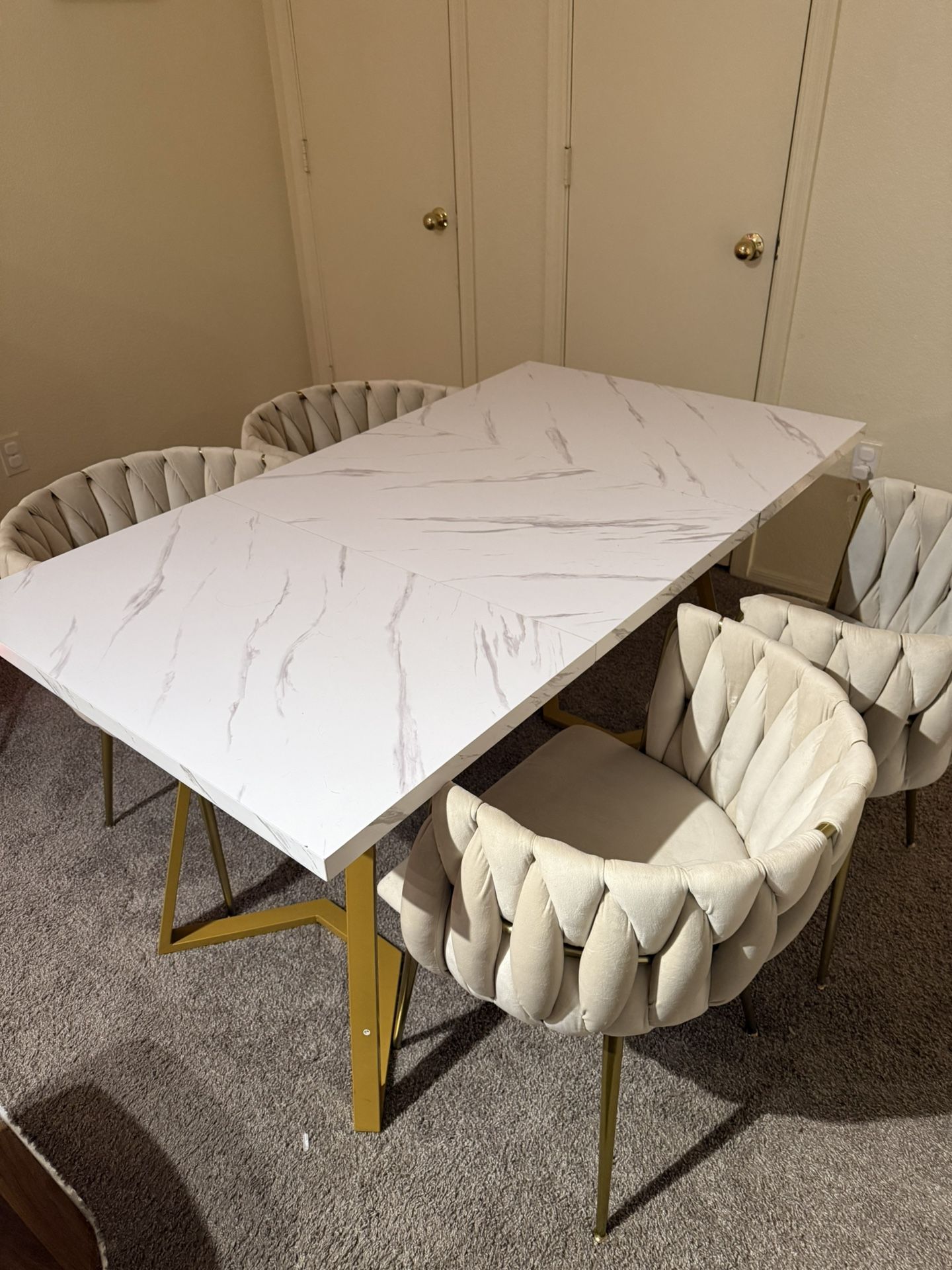 Dining room table and chair Set