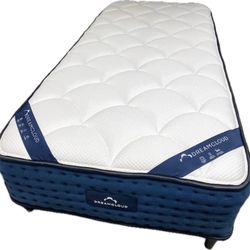 LIKE NEW DreamCloud 🤍 Twin XL Hybrid Mattress