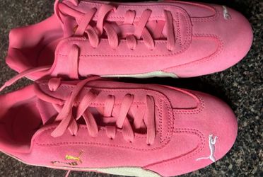 Pink pumas