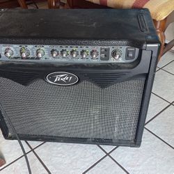 Peavey Vypr 30 Watt (working, Could Use Small Fixup)