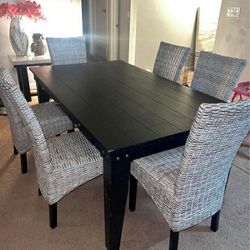 Black Table N Chairs 