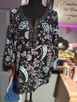 NWOT Paisley Print 3/4 sleeve Top w Rhinestones-L