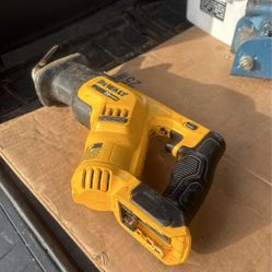 Saw Dewalt 