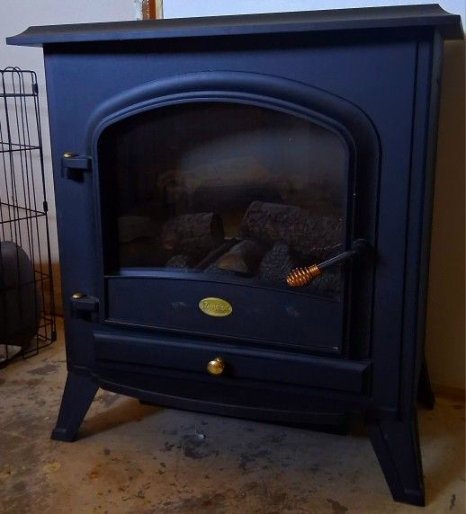 Beautiful Dimplex Portable Electric stove heater In excellent working condition.Crafted with high end materials and quality construction.Originally
