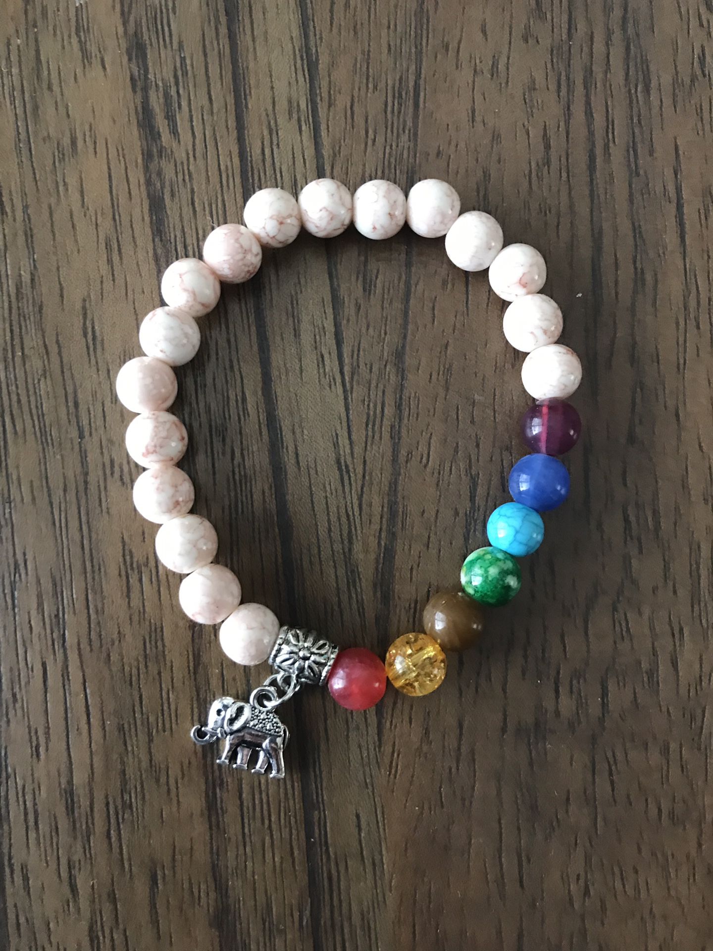 New Bracelet Elephant 🐘 pendant White color mix beads (Nuevo).