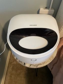 Automatic pet feeder