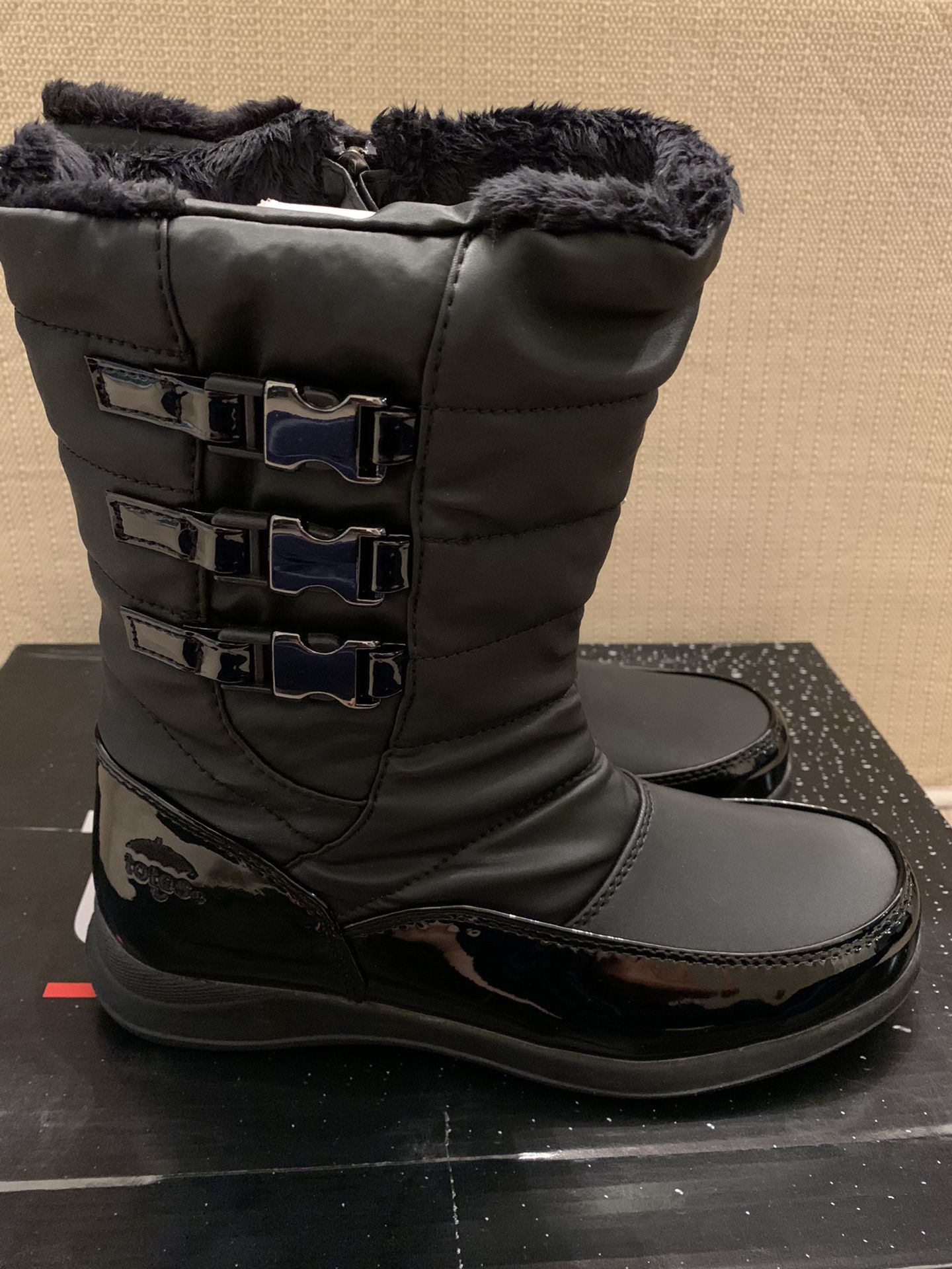 Women’s Totes Snow Boots - Size 8