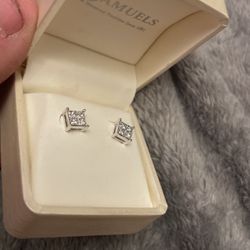 Platinum Diamond Earrings. Rea