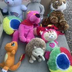 Bunch Of Stuffed Animals Very Cheap For You!