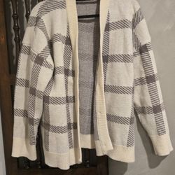 Women's Sweater - BARELY USED