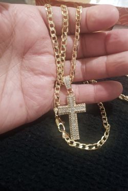 NOT REAL GOLD!!! Beautiful 23in 5mm Curb Necklace With Cross 