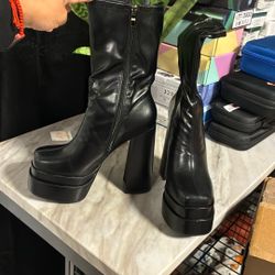New Black Leather Boots Women's Size 7 💥$10💥