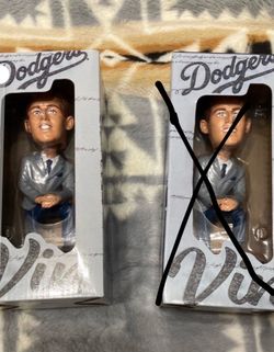 Vin Scully bobble head read description !!!