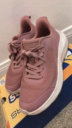 FREE / GRATIS SKETCHERS SIZE 6