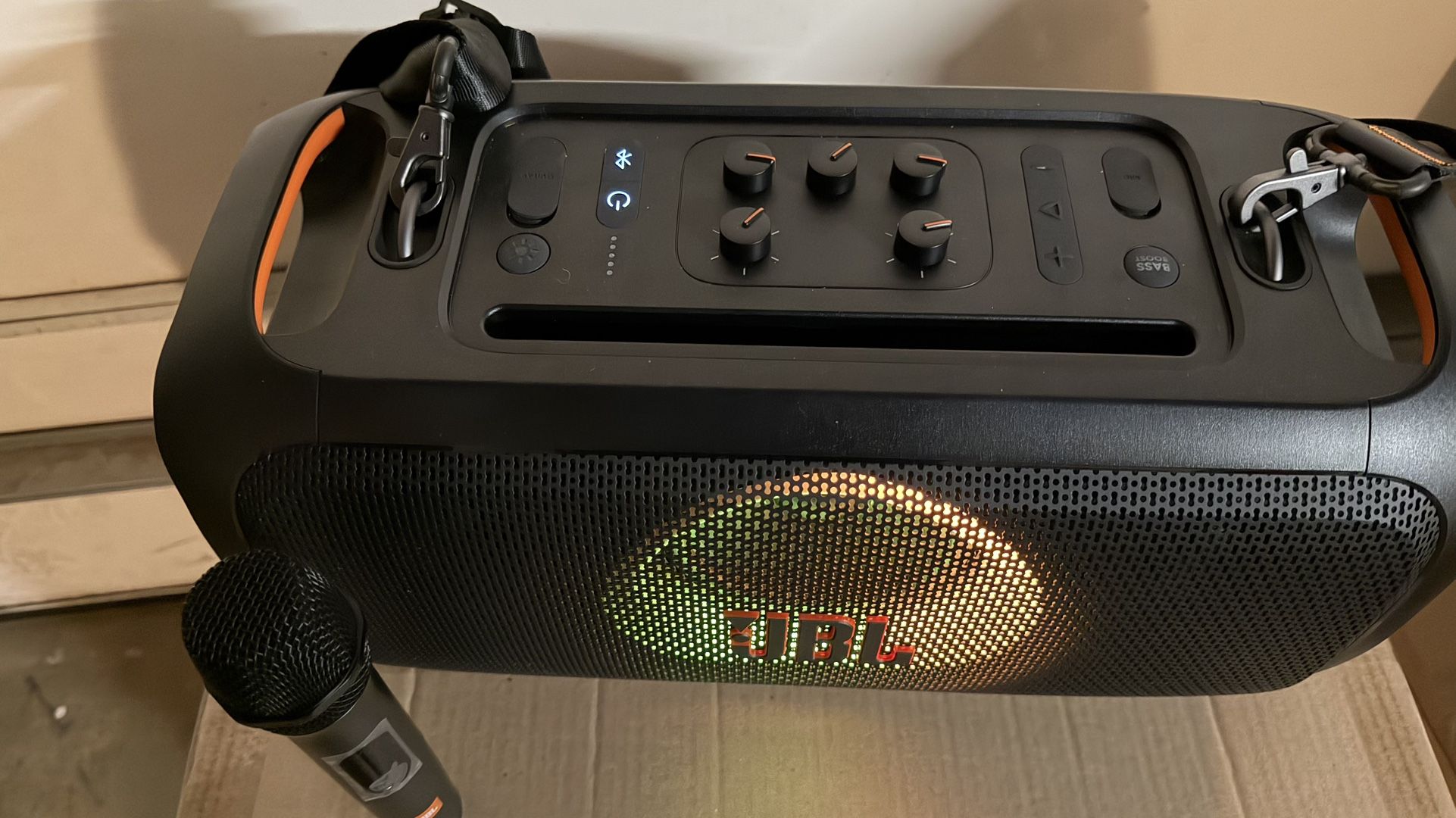 JBL PARTYBOX NEVÓ EN CAJA SERRADA $ 230 .