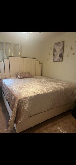 Whit and gold Bed frame