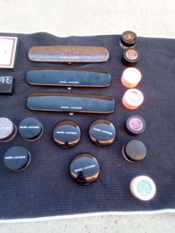 LOT OF 24 EYESHADOWS MARC JACOBS, NARS,  & MORE