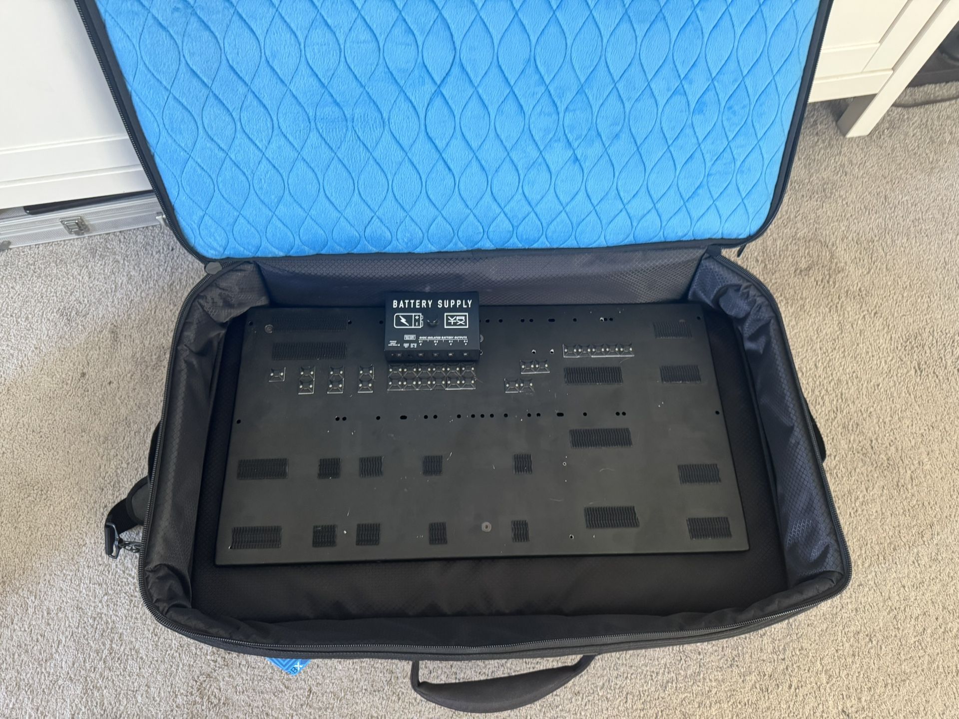 Vertex Effects 26x14 Pedalboard, Power Supply and Reunion Blues premium bag.