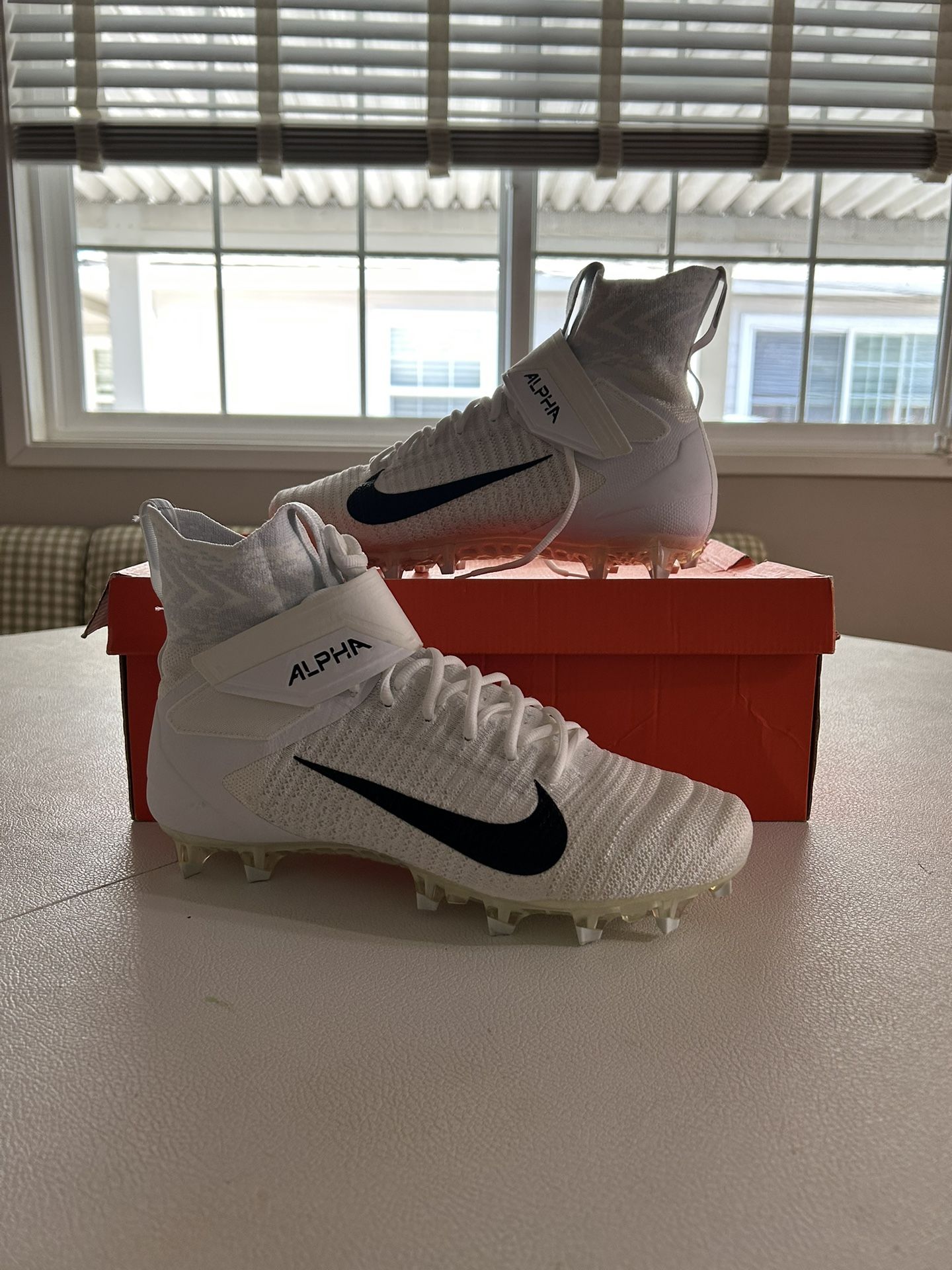 Nike Alpha Menace Elite 2 Men's Football Cleats White/Black Size 11.5 Brand New