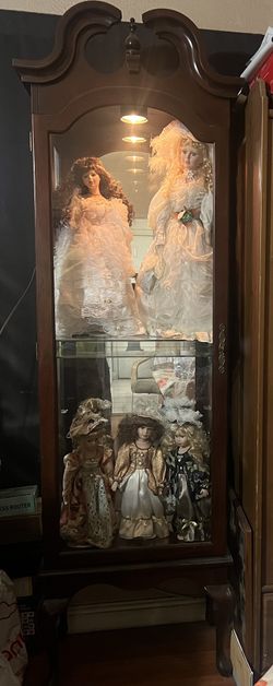 China Hutch With Porcelain Dolls 5 Ct.
