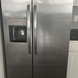 Frigidaire Refrigerator 