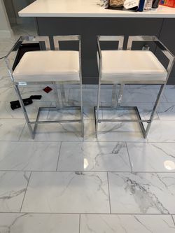 4 bar stools $375