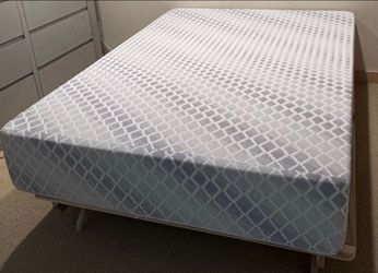 Like New Full size Mattress- Box Spring & Bed Frame Optional
