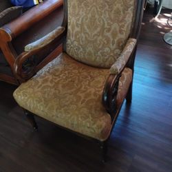 Beautiful  Antique Chair  Made  With Solid Wood 