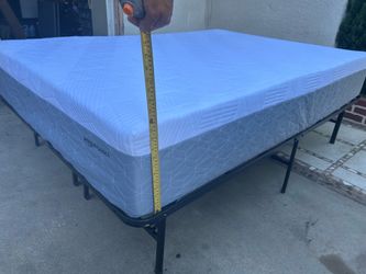 PLATAFORMA DE METAL FULL SZ ALTA PARA ALMACENAMIENTO DEBAJO CON COLCHÓN MEMORY FOAM COMO NUEVO 12” DE GRUESO EXCELENTE CONDICION