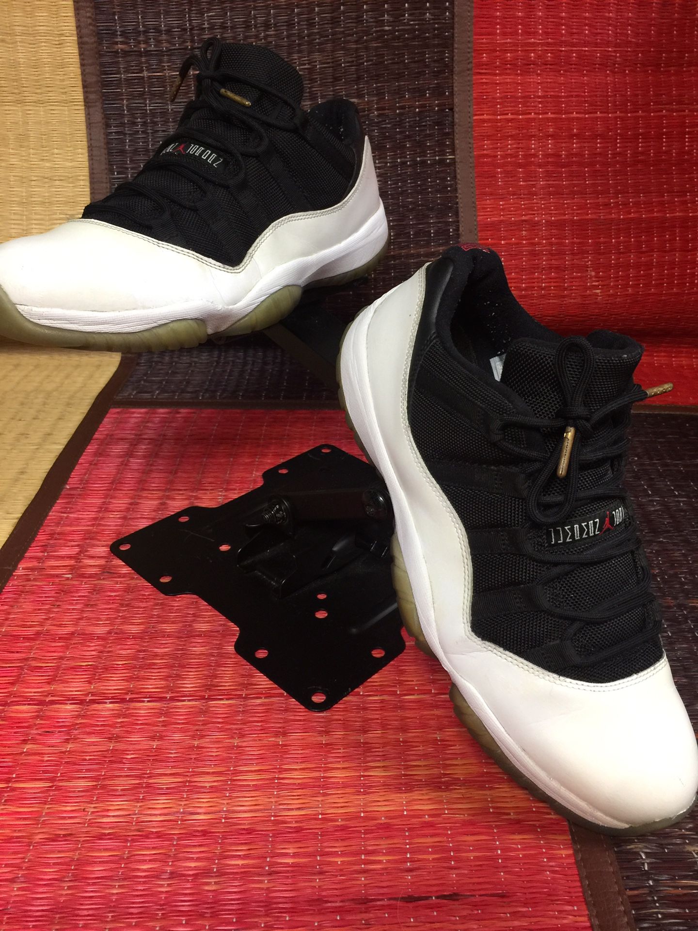 Jordan 11 XI low tuxedo Sz 10.5