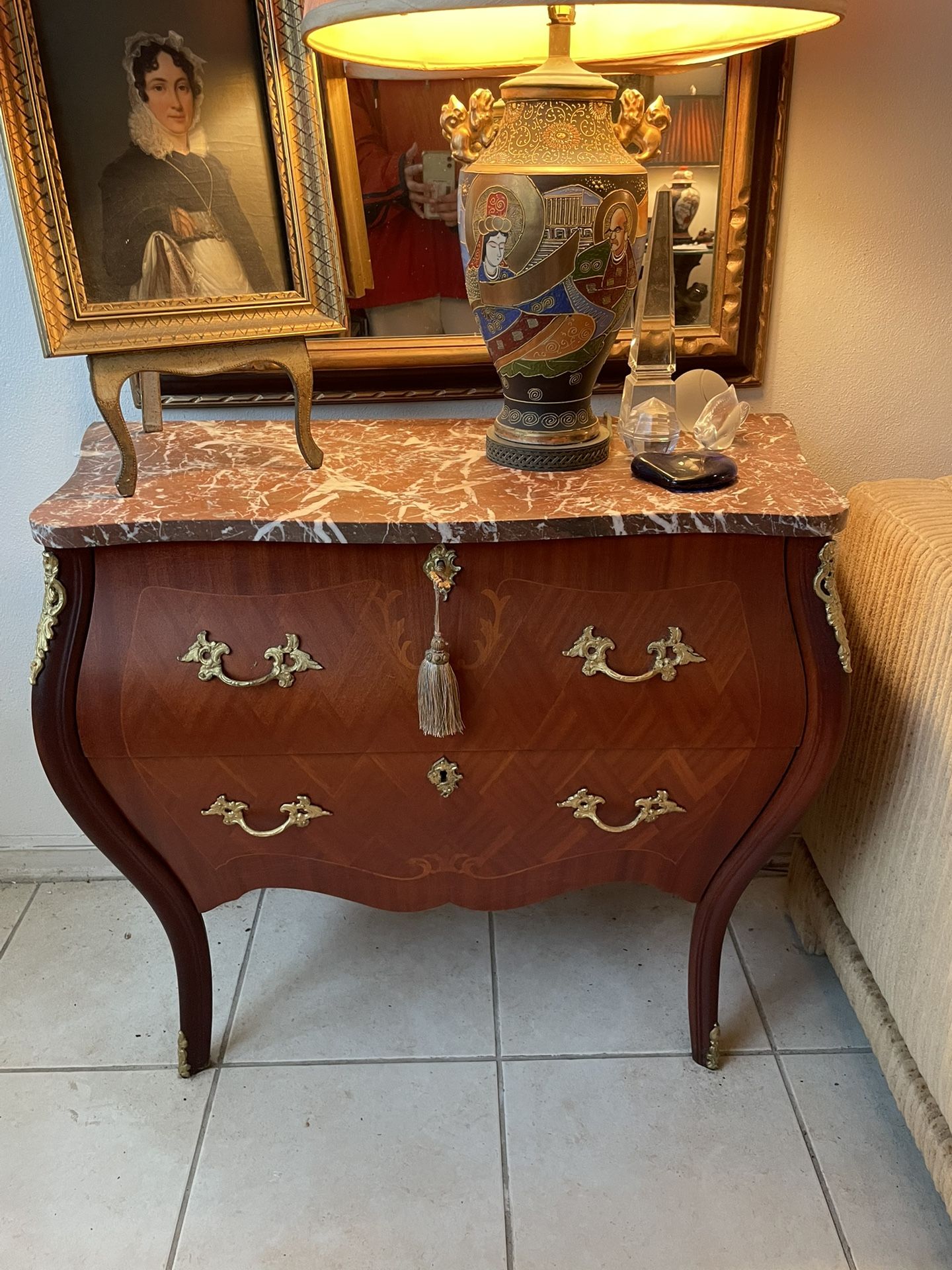 Louis XV Bombe Commode