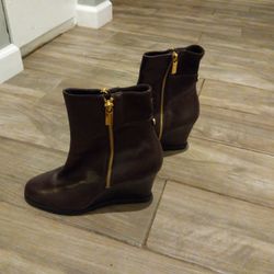 BEAUTIFUL MICHAEL KORS WEDGE BOOTS! Size 7