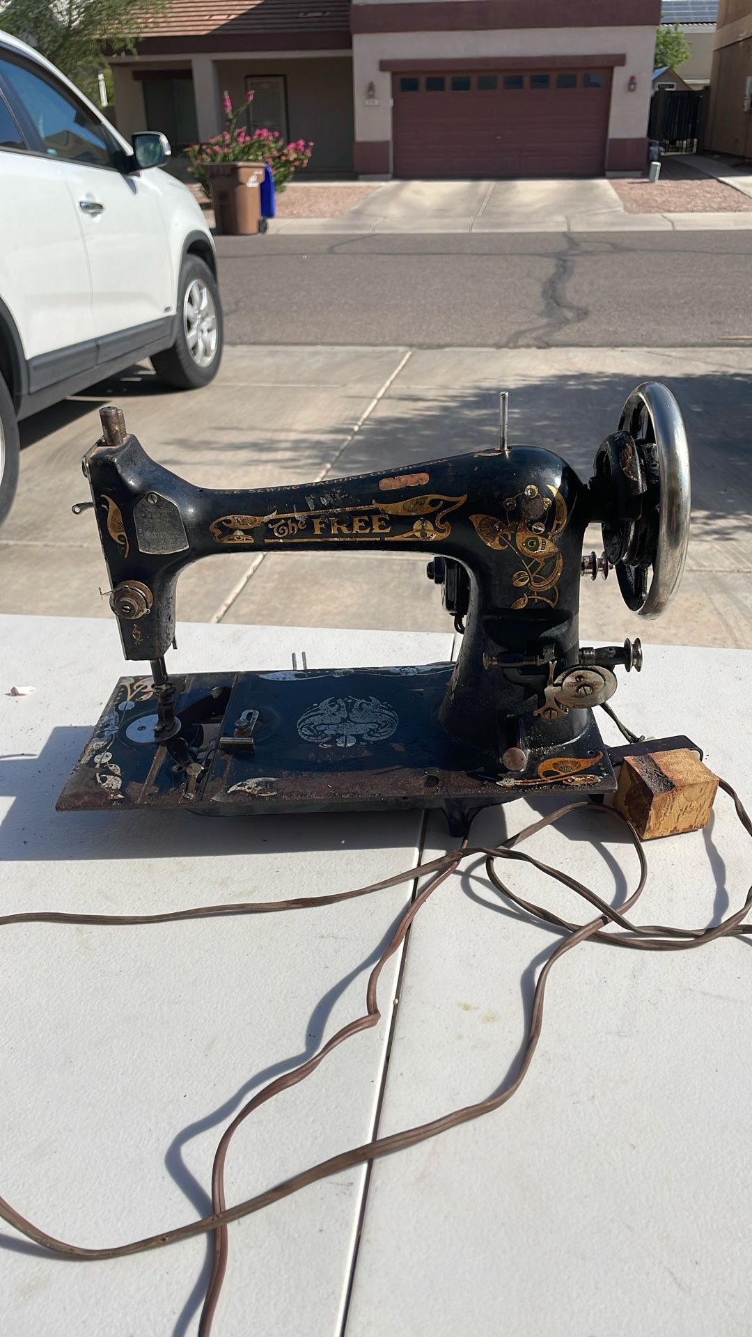 !!RARE!!  1915 “THE FREE” Early Electric Sewing Machine 